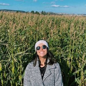 Meet your Posher, Danielle